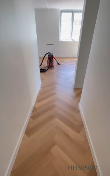 Natural Blackbutt SPC Herringbone 9.5mm