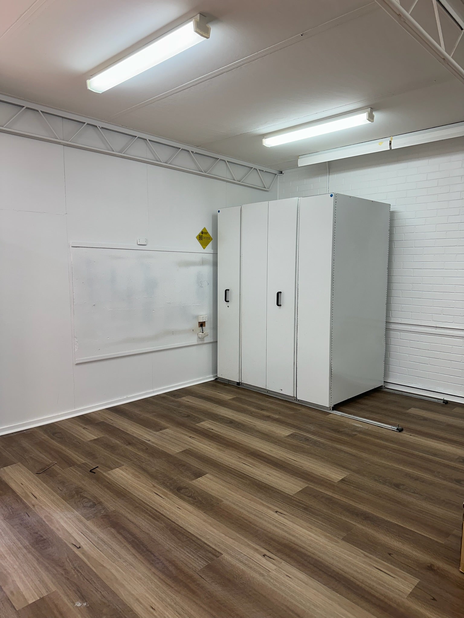 QLD Spotted Gum Hybrid Flooring 5+1.5mm